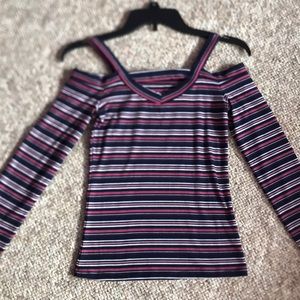 A Small Chic Long Sleeved Cropped Top Shirt 💜 !